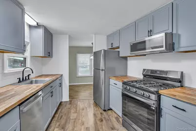 525-183 Riverleigh Avenue #183, Riverhead, NY 11901 - Photo 3