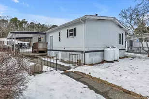 525-183 Riverleigh Ave, Riverhead, NY 11901 - Photo 15