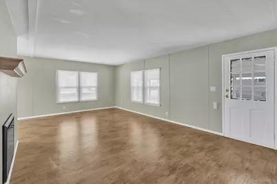 525-183 Riverleigh Avenue #183, Riverhead, NY 11901 - Photo 3