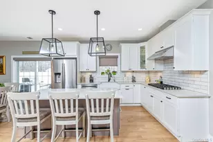 6 Mastro Ct, Calverton, NY 11933 - Photo 17