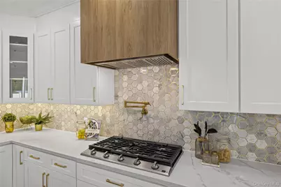 182 Friends Lane, Westbury, NY 11590 - Photo 21