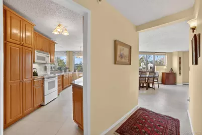 25 Rockledge Avenue #403, White Plains, NY 10601 - Photo 5
