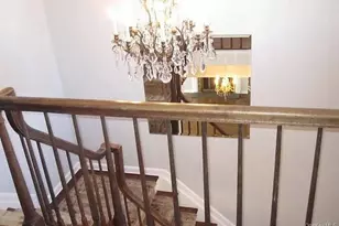 10 Duke of Gloucester, Manhasset, NY 11030 - Photo 9