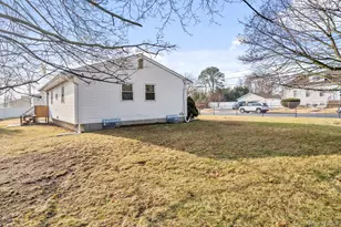 43 Nimitz Ave, Brentwood, NY 11717 - Photo 5