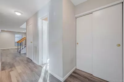 29 Stanford Court, Wantagh, NY 11793 - Photo 3