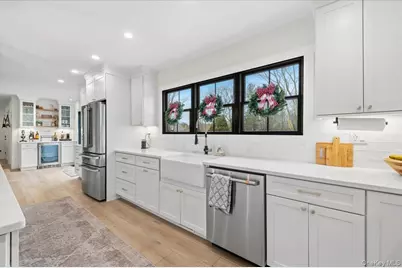 2180 Feuereisen Avenue, Ronkonkoma, NY 11779 - Photo 15