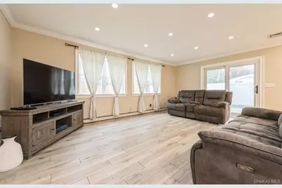 196 Willowood Drive, Wantagh, NY 11793 - Photo 7