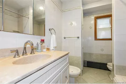 6 Grady Court, Great Neck, NY 11023 - Photo 9