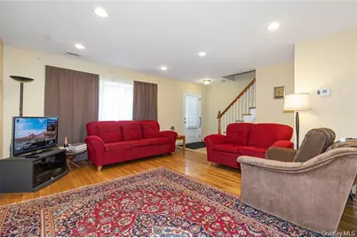 6 Grady Court, Great Neck, NY 11023 - Photo 3