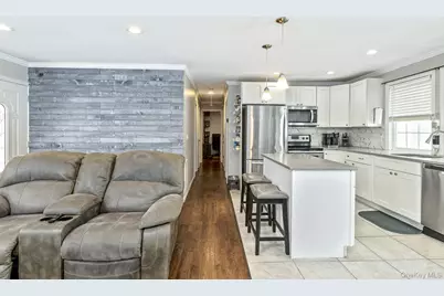 2700 Falcon Avenue, Medford, NY 11763 - Photo 7