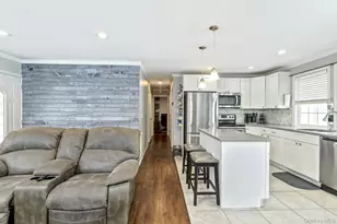 2700 Falcon Ave, Medford, NY 11763 - Photo 7