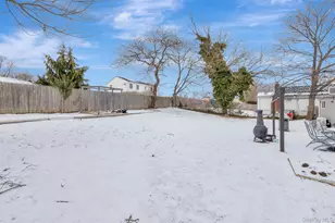 2700 Falcon Ave, Medford, NY 11763 - Photo 25