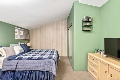 2700 Falcon Avenue, Medford, NY 11763 - Photo 15