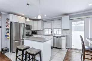 2700 Falcon Ave, Medford, NY 11763 - Photo 11