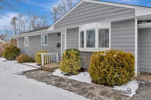 2700 Falcon Ave, Medford, NY 11763 - Photo 3