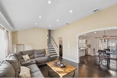 1123 Bernard Drive, Westbury, NY 11590 - Photo 27