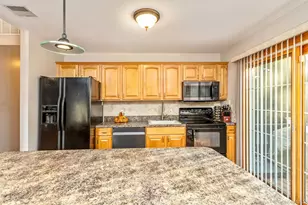 25 Fordham Pl, Bay Shore, NY 11706 - Photo 11