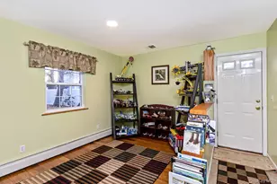 25 Fordham Pl, Bay Shore, NY 11706 - Photo 23