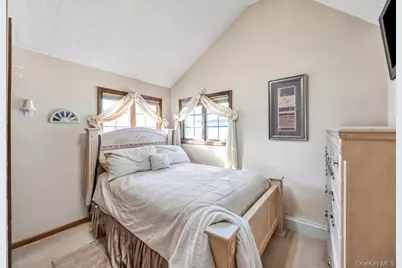 60 Essex Road, Bethpage, NY 11714 - Photo 11