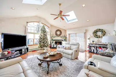 60 Essex Road, Bethpage, NY 11714 - Photo 9