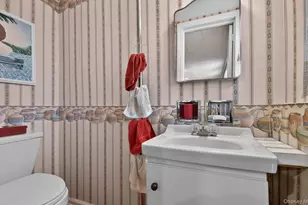 7 Carling Dr, New Hyde Park, NY 11040 - Photo 27