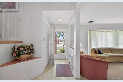 7 Carling Drive, New Hyde Park, NY 11040 - Photo 5