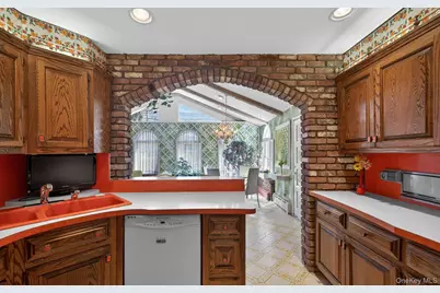 7 Carling Drive, New Hyde Park, NY 11040 - Photo 9