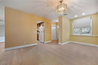 13 Cynthia Lane, Plainview, NY 11803 - Photo 3