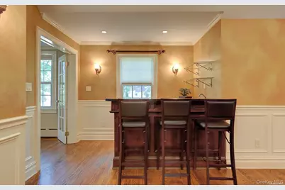 246 Park Avenue, Manhasset, NY 11030 - Photo 9