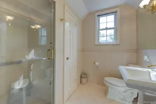 246 Park Ave, Manhasset, NY 11030 - Photo 23