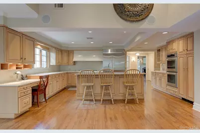 246 Park Avenue, Manhasset, NY 11030 - Photo 15