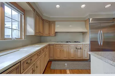 246 Park Avenue, Manhasset, NY 11030 - Photo 17