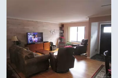 342 Clubhouse Court, Coram, NY 11727 - Photo 5