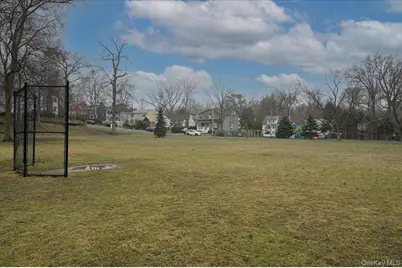 125 Travers Avenue, Mamaroneck, NY 10543 - Photo 27