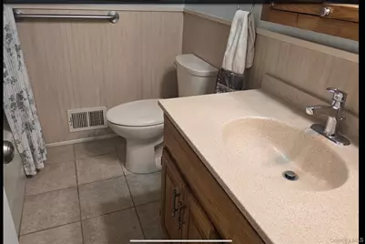 76 Harrisburg Street, Bay Shore, NY 11706 - Photo 15