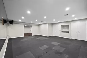 1 Yale Dr, Manhasset, NY 11030 - Photo 29