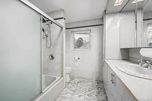 25717 Pembroke Ave, Great Neck, NY 11020 - Photo 17