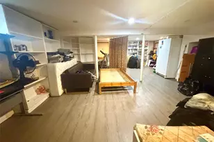 25717 Pembroke Ave, Great Neck, NY 11020 - Photo 15