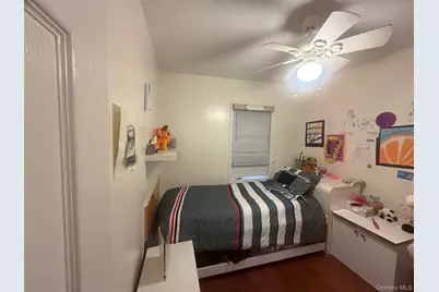 257-17 Pembroke Avenue, Great Neck, NY 11020 - Photo 9