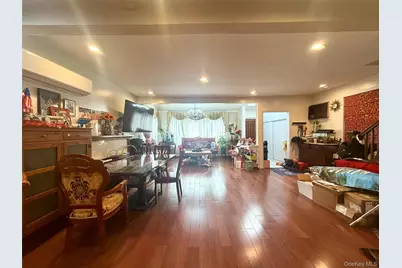 257-17 Pembroke Avenue, Great Neck, NY 11020 - Photo 3