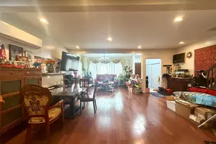 25717 Pembroke Ave, Great Neck, NY 11020 - Photo 3