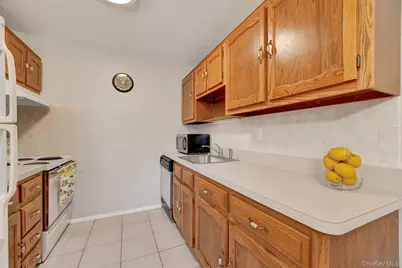 164 Falmouth Court #E, Ridge, NY 11961 - Photo 9