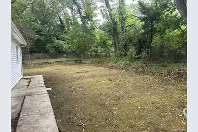 277 Prince Road, Rocky Point, NY 11778 - Photo 19