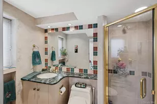 17 Dover Ln, Old Bethpage, NY 11804 - Photo 29