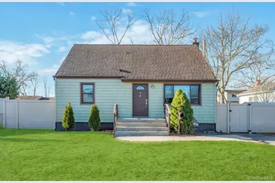 455 N Hamilton Avenue, Lindenhurst, NY 11757 - Photo 3