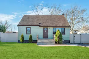 455 N Hamilton Ave, Lindenhurst, NY 11757 - Photo 3