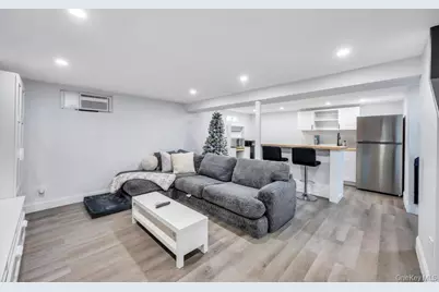 455 N Hamilton Avenue, Lindenhurst, NY 11757 - Photo 21