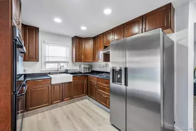 455 N Hamilton Avenue, Lindenhurst, NY 11757 - Photo 9