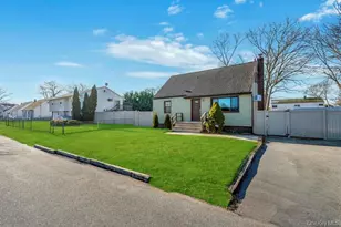 455 N Hamilton Ave, Lindenhurst, NY 11757 - Photo 5