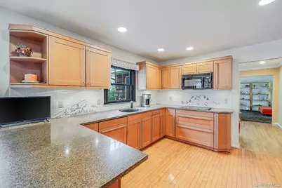 10 Penelope Drive, East Setauket, NY 11733 - Photo 17